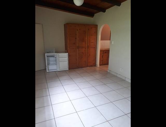 2.5 BEDROOM HOUSE RENTED IN CRESTHOLME